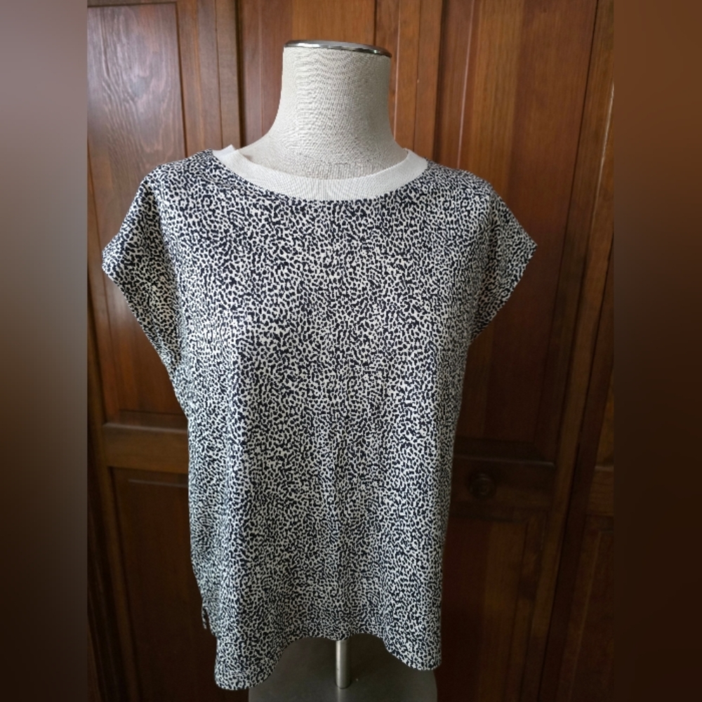 LOFT Animal Print Wedge Tee | Size Small